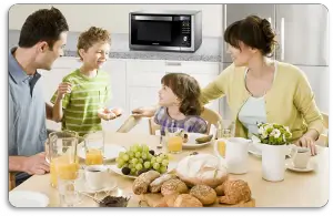 foto-ambientata-samsung-smart-oven_famiglia